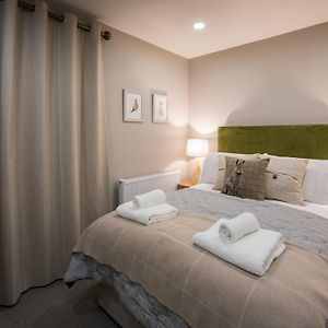 Deluxe Double Room Shower